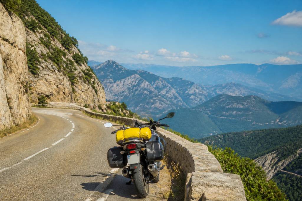France moto voyage : les plus belles routes et conseils pour partir à l’aventure